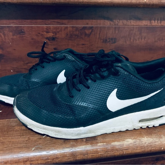 NIKE SHOES - Picture 2 of 2